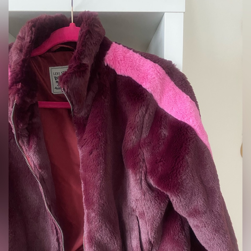 Levi’s Faux Fur Sporty Bomber Jacket - Picture 3 of 5